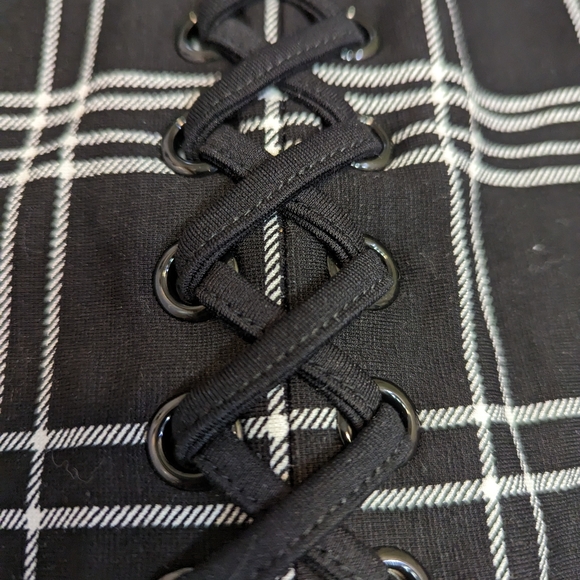 Cute Torrid size 0 lace up pencil shirt black and white plaid pattern - Picture 4 of 8